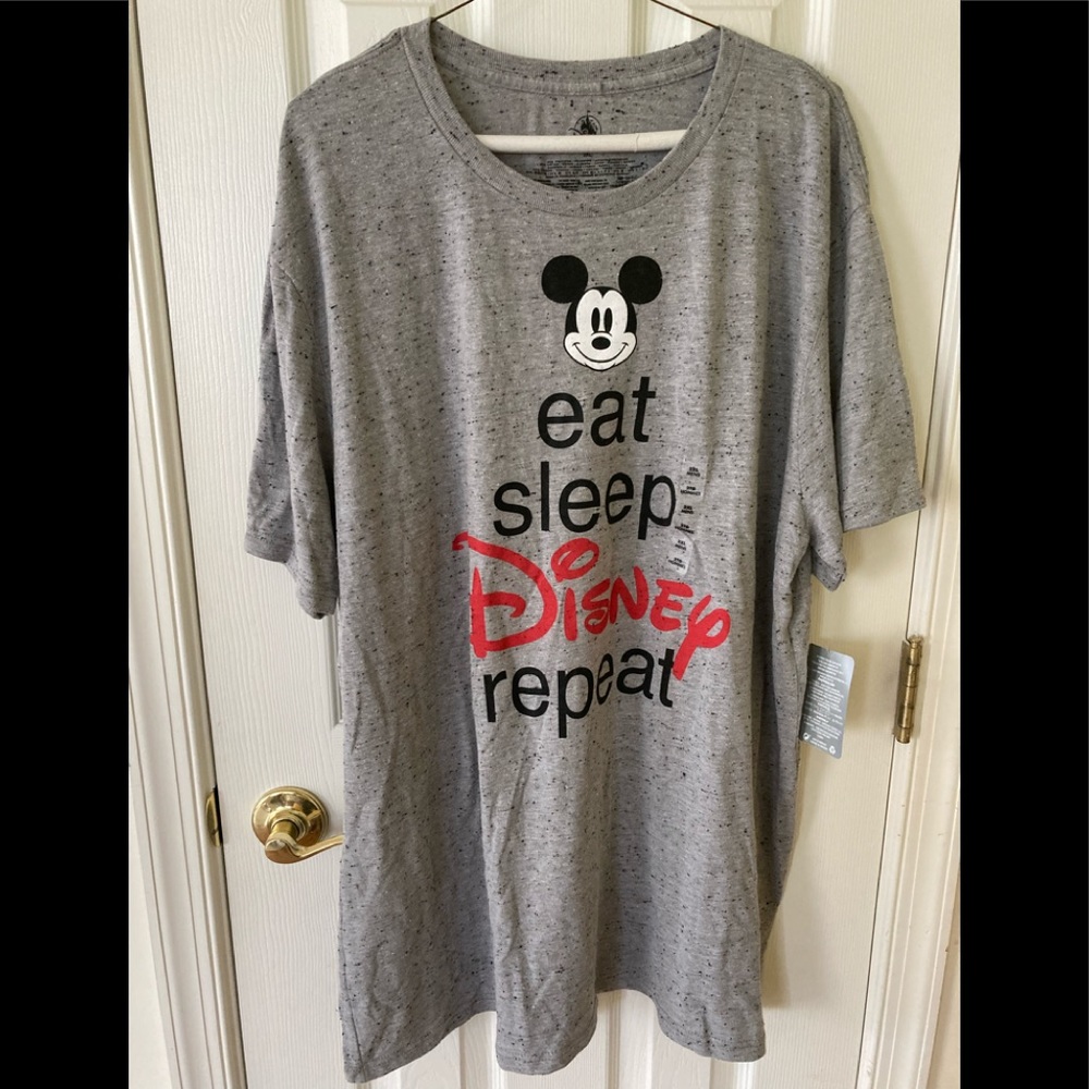 Men’s NWT Disney shirt